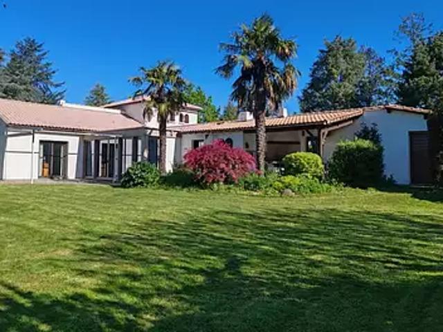 Essarts en Bocage 85140 Achat / Vente maison 12 pièces t12 jardin terrasse