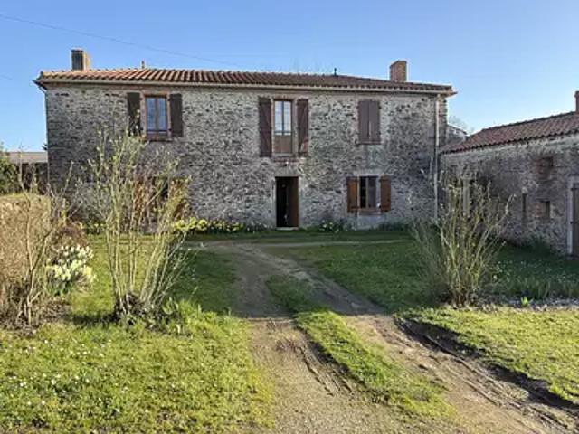 Essarts en Bocage 85140 Achat / Vente maison 5 pièces t5