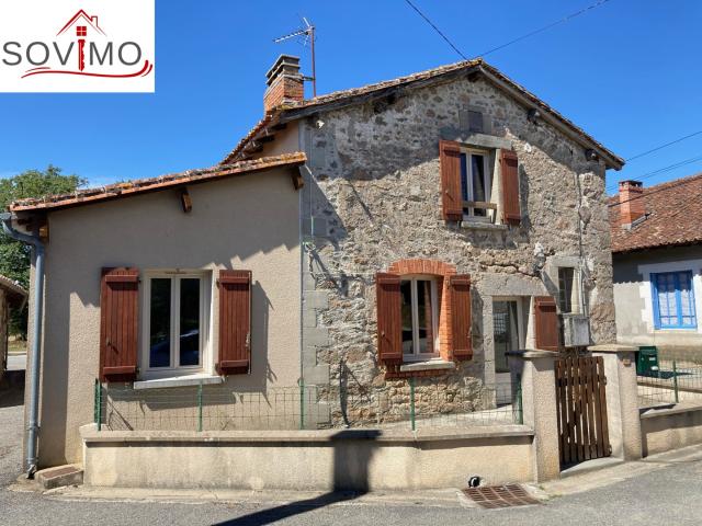 ESSE: MAISON DE CAMPAGNE AVEC COUR: 3 CHAMBRES