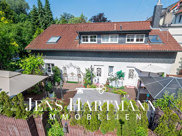 Essen Frintrop: Ein /Zweifamilienhaus in zweiter Reihe ruhig, privat und modern