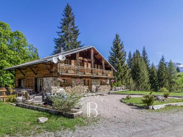 Essert Romand Grand Chalet Familial 5 Chambres en Suite. 298m² Essert Romand
