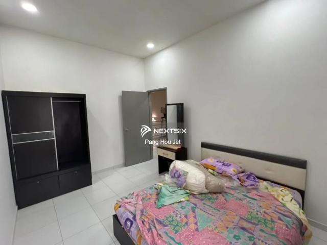 Estuari Gardens @ Laman Estuari 全家私 + 高品质装修，准备好入住了吗？️ 位于Iskandar Puteri 的 双层Superlink，绝对是您梦想中的家 单位地段超赞，Land Size 24x75，Built Up 2,708 sqft，4+1 房 5 浴。精心装修 RM230K+，家私齐全，拎包入住完全没问题！️