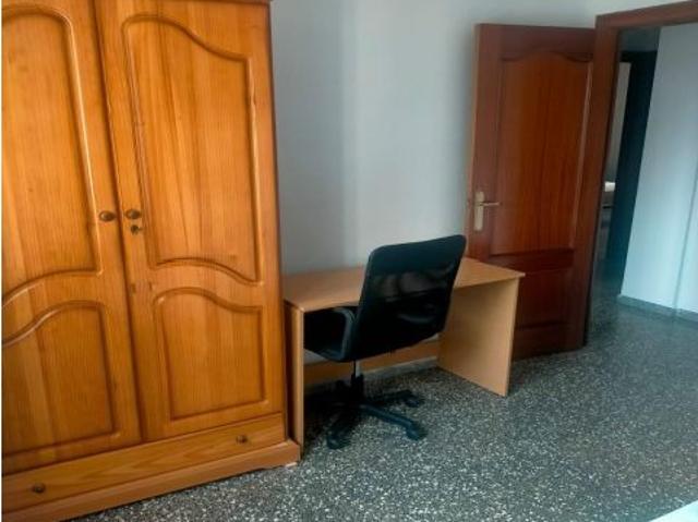 ESTUDIANTES 4 DORMITORIOS 900€