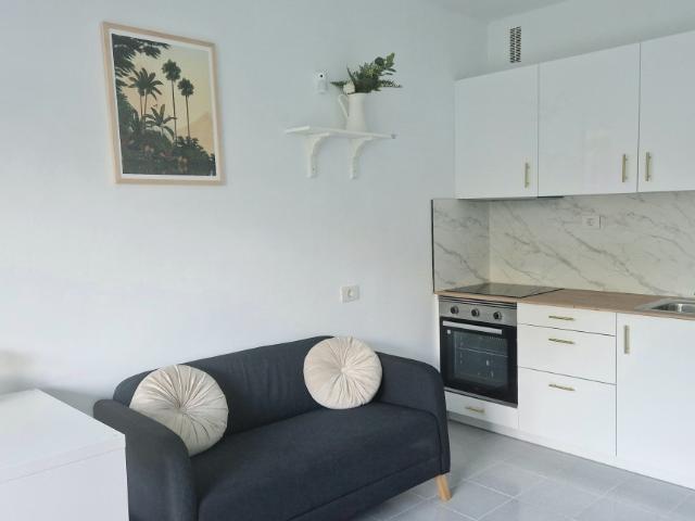 Estudio moderno con vistas a la naturaleza