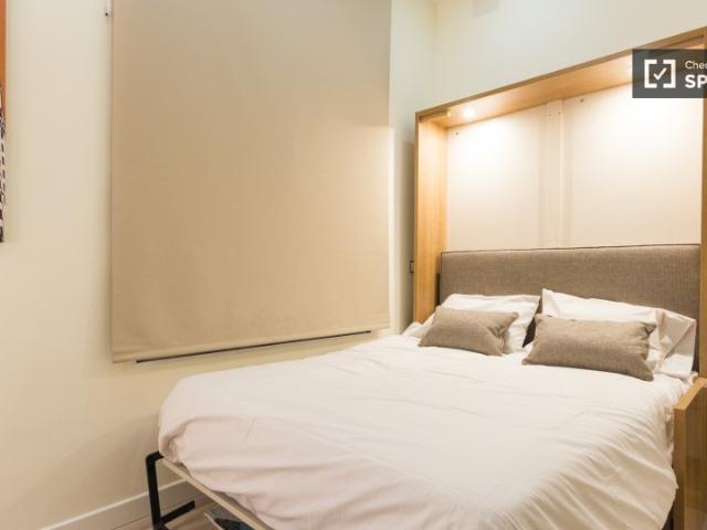 Estudio moderno en alquiler con aire acondicionado en el centro de Madrid