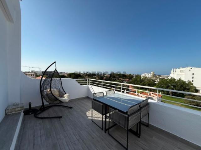 Estúdio com ótima vista mar e inserido em condomínio com piscina