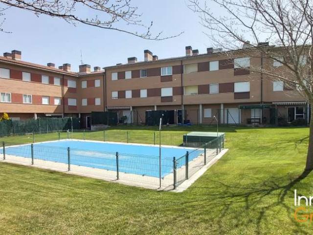 Estudio con terraza en Grañón, urbanización con piscina y amplias zonas verdes