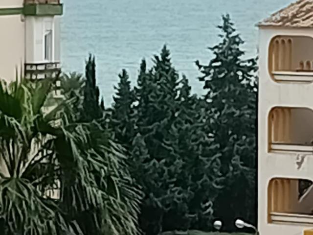 ESTUDIO CON TERRAZA Y VISTAS LATERALES AL MAR