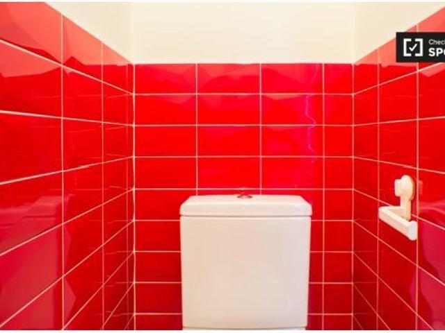 Estudio con aire acondicionado y balcón para alquilar en Malasaña, en metro