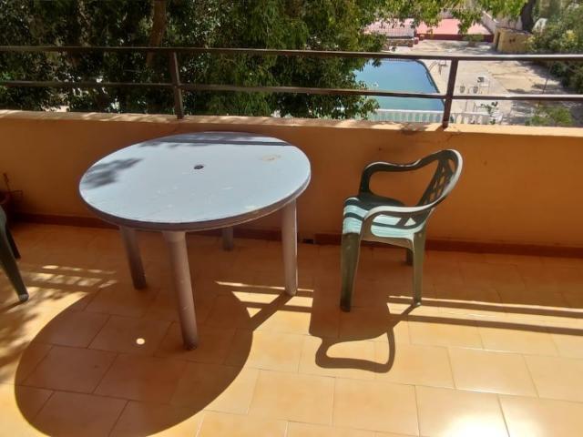 ESTUDIO CON BALCÓN Y VISTAS DESPEJADAS