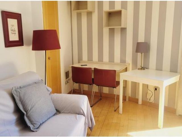 Estudio con Piscina y Garaje en el Barrio de Colina