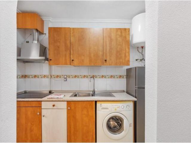 Estudio con piscina y orientación sur a 700 m de la Playa del Cura en Torrevieja