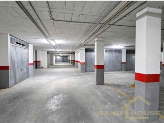 ESTUDIO CON PISCINA Y PLAZA DE GARAJE EN TORREVIEJA