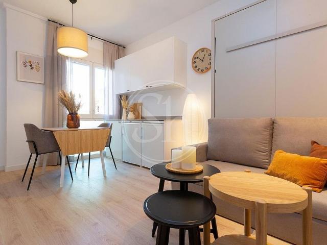 Estudio en alquiler en avenida Del Paral·Lel, Barcelona, de 20 m² por 950