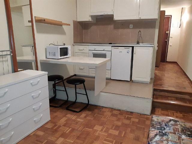 Estudio en alquiler en avenida Diagonal, Barcelona, de 25 m² por 700
