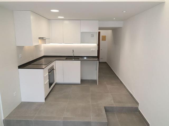 Estudio en alquiler en avenida Diagonal, Barcelona, de 25 m² por 880