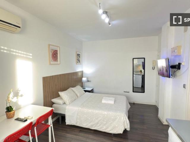 Estudio en alquiler en Arapiles, Madrid