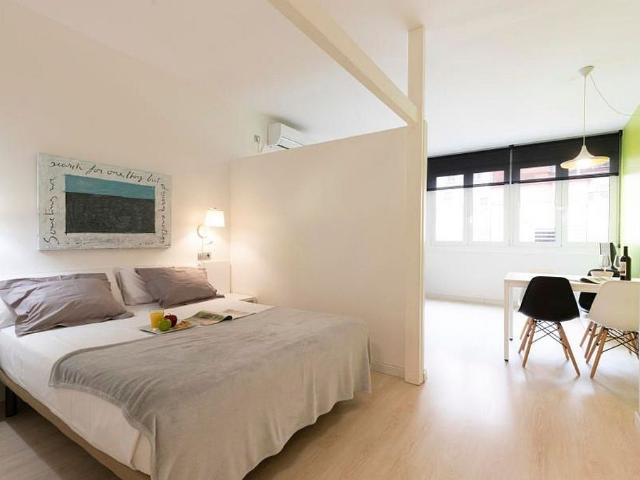 Estudio en alquiler en Barcelona, de 40 m² por 945