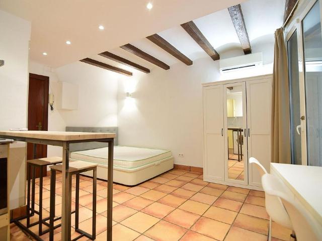 Estudio en alquiler en Barcelona, de 28 m² por 825
