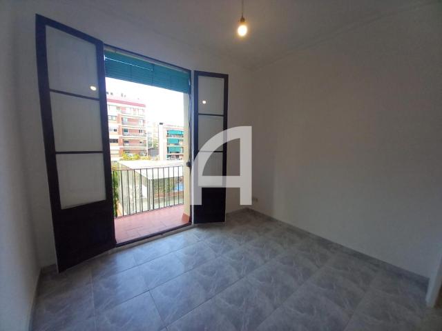 Estudio en alquiler en Barcelona L'Eixample CON ASCENSOR Y SERVICIO DE PORTERÍA