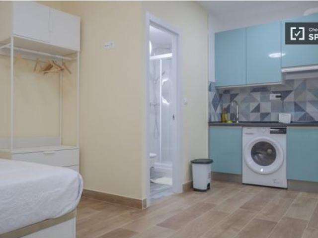 Estudio en alquiler en Bellas Vistas, Madrid gastos incluidos, se permite fumar