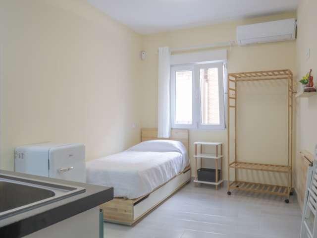 Estudio en alquiler en Bellas Vistas, Madrid