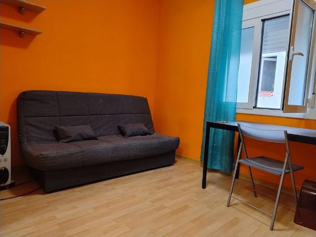 Estudio en alquiler en calle Mateu, Barcelona, de 21 m² por 740
