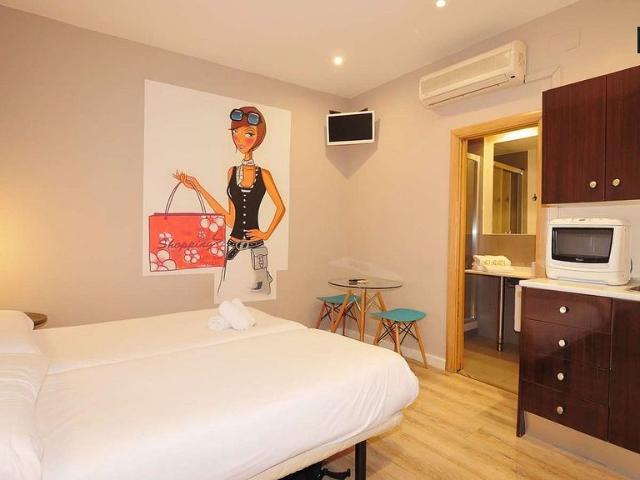 Estudio en alquiler en calle Ample, Barcelona, de 10 m² por 1.000