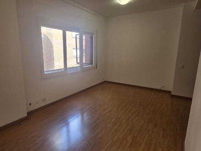 Estudio en alquiler en calle D'agramunt, Barcelona, de 42 m² por 925