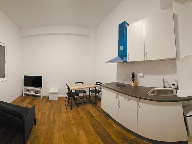 Estudio en alquiler en calle D'andrade, Barcelona, de 30 m² por 750