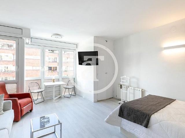 Estudio en alquiler en calle D'aragó, Barcelona, de 40 m² por 1.290
