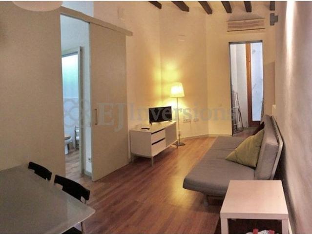 Estudio en alquiler en calle D'aragó, Barcelona, de 40 m² por 950