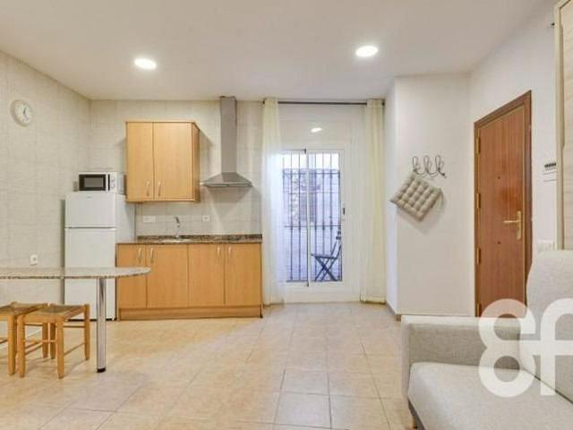 Estudio en alquiler en calle De Maignon, Barcelona, de 30 m² por 747