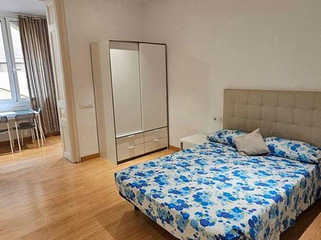 Estudio en alquiler en calle De Neptú, Barcelona, de 31 m² por 900