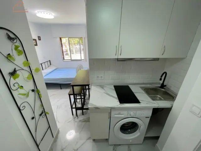 Estudio en alquiler en Calle de Alozaina