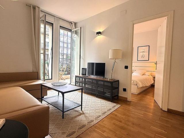Estudio en alquiler en calle De Balmes, Barcelona, de 30 m² por 1.700