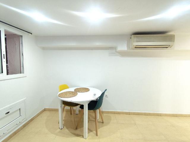 Estudio en alquiler en calle De Ferran, Barcelona, de 24 m² por 997