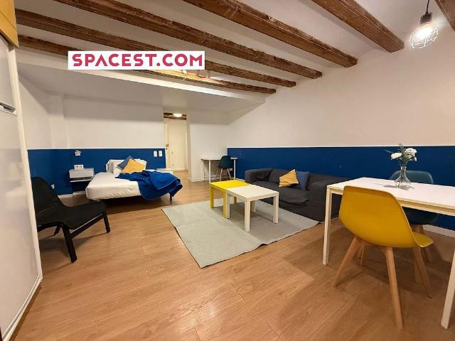 Estudio en alquiler en calle De Ferran, Barcelona, de 50 m² por 1.265