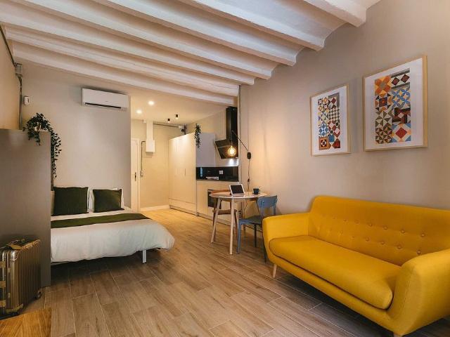 Estudio en alquiler en calle De Freixures, Barcelona, de 30 m² por 1.250