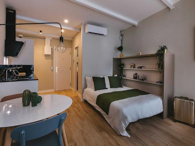 Estudio en alquiler en calle De Freixures, Barcelona, de 30 m² por 1.300