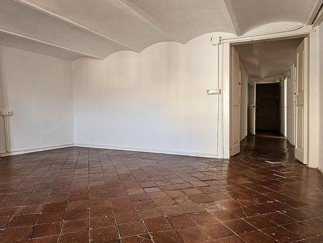 Estudio en alquiler en calle De Girona, Barcelona, de 63 m² por 910