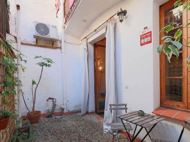 Estudio en alquiler en calle De L'argenter, Barcelona, de 77 m² por 1.285