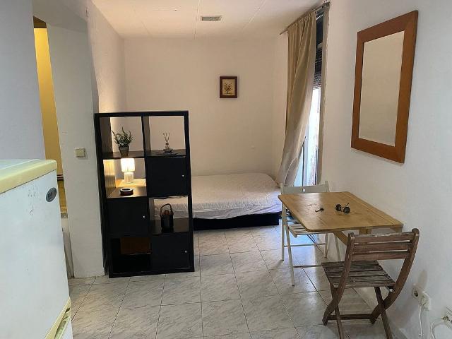 Estudio en alquiler en calle De L'espaseria, Barcelona, de 35 m² por 880