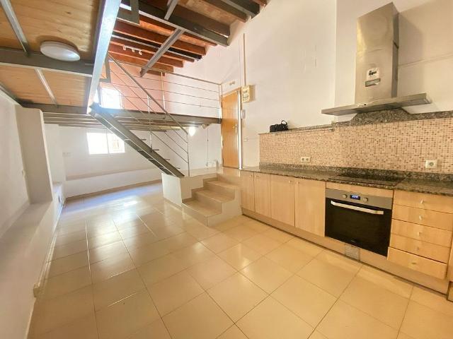 Estudio en alquiler en calle De Lleida, Barcelona, de 60 m² por 1.090