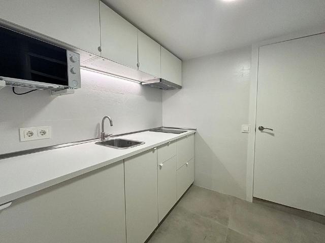 Estudio en alquiler en calle De Padilla, Barcelona, de 35 m² por 900