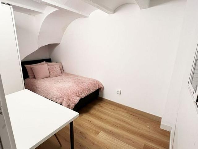 Estudio en alquiler en calle De Praga, Barcelona, de 25 m² por 500