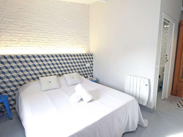Estudio en alquiler en calle De Sant Eudald, Barcelona, de 10 m² por 915