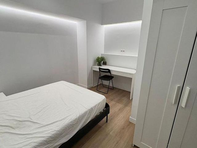 Estudio en alquiler en calle De Sant Medir, Barcelona, de 30 m² por 750