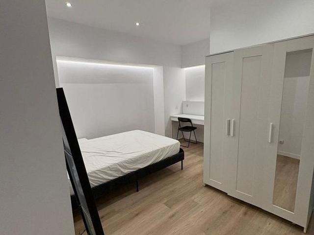 Estudio en alquiler en calle De Sants, Barcelona, de 30 m² por 800