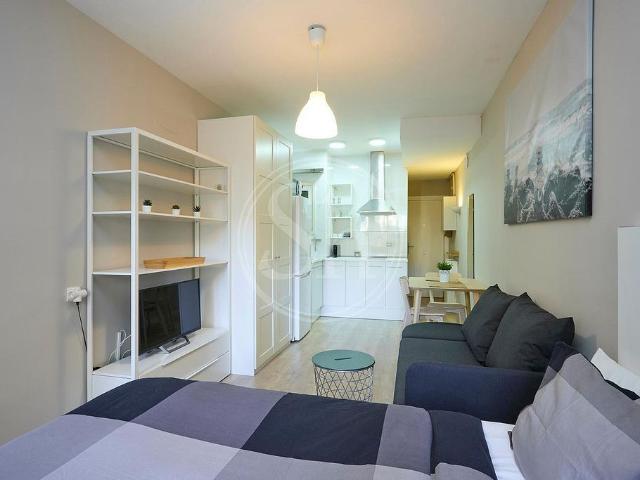 Estudio en alquiler en calle De Saragossa, Barcelona, de 23 m² por 1.100